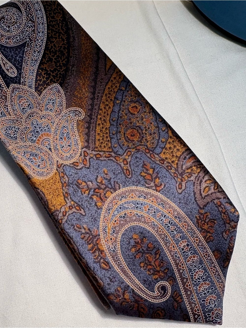 ERMENEGILDO ZEGNA Paisley 100% Silk Tie Gold Glue Gray EZ Lion Crest 61x 3.25 XL